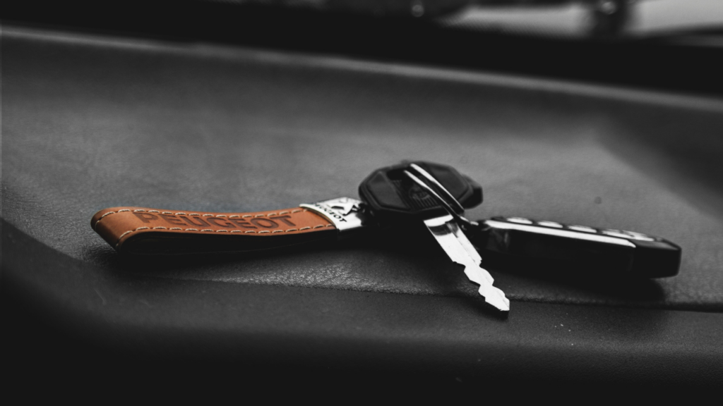 Leather Peugeot keyring with keys