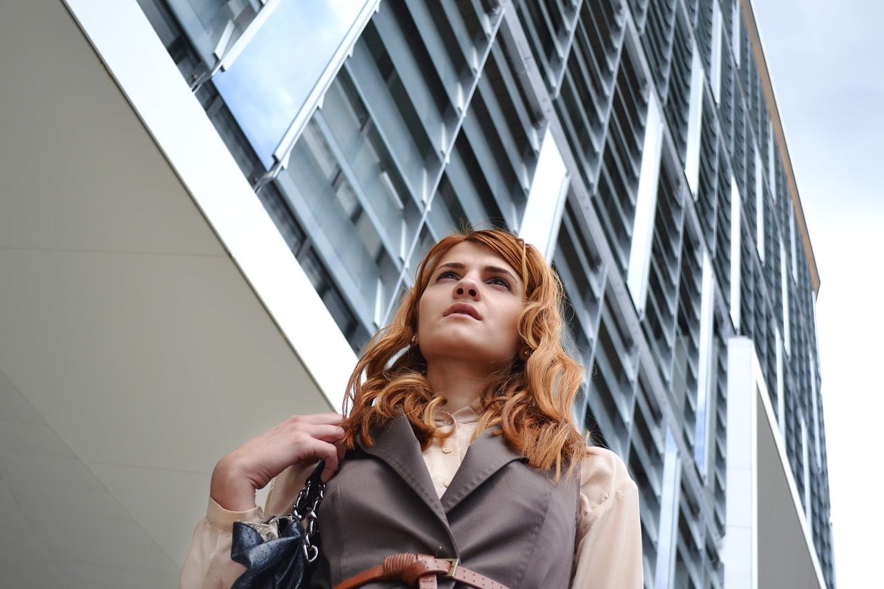 business woman portrait, outdoors business center, business-1997285.jpg